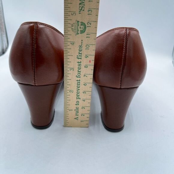 Vintage Softaires 70's Brown Round Toe Pumps 9 - Picture 5 of 13